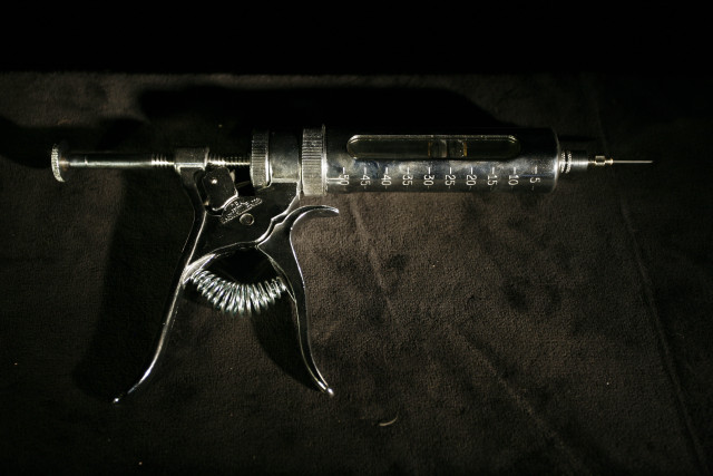 Scissors bottle opener tabletop black free wallpaper for desktop - medium preview image