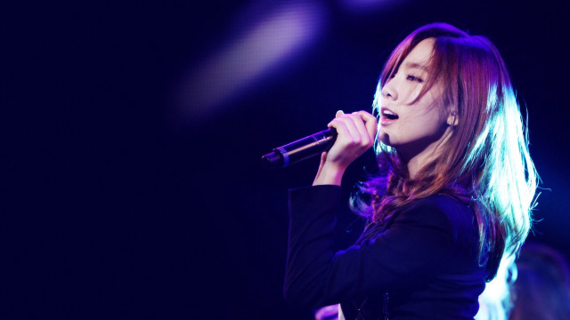 Woman long hair holding microphone free wallpaper for desktop - medium preview image