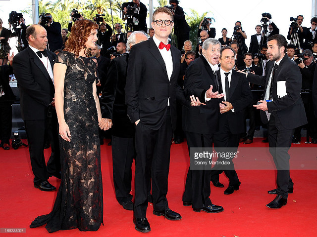 Red carpet group photographers event free wallpaper for desktop - medium preview image