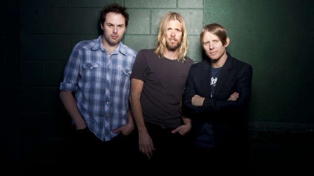 Three men standing room brick free wallpaper for desktop - medium preview image