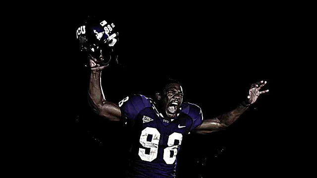 Football player hands up smiling free wallpaper for desktop - medium preview image