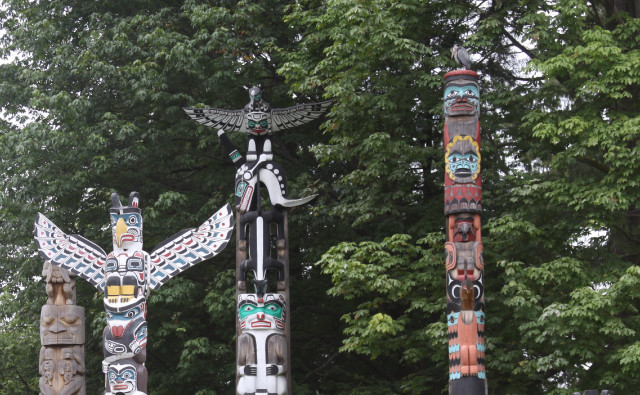 Totem poles bird forest trees #2 free wallpaper for desktop - medium preview image