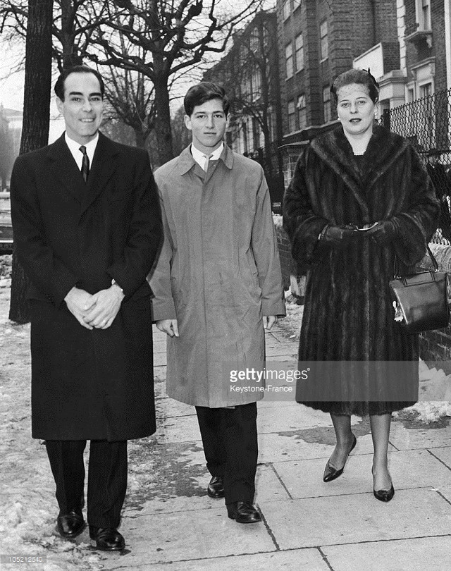 Man walking two women snow free wallpaper for mobile - medium preview image