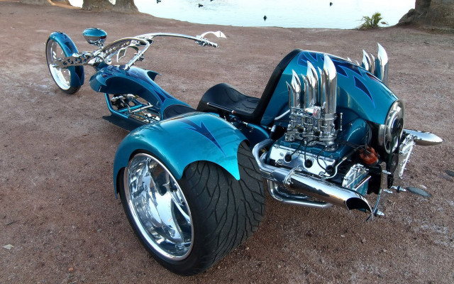 Blue motorcycle chrome engine desert free wallpaper for desktop - medium preview image
