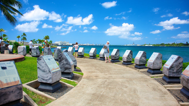 People rocks water sky background free wallpaper for desktop - medium preview image