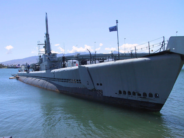 Large ship docked water dock free wallpaper for desktop - medium preview image
