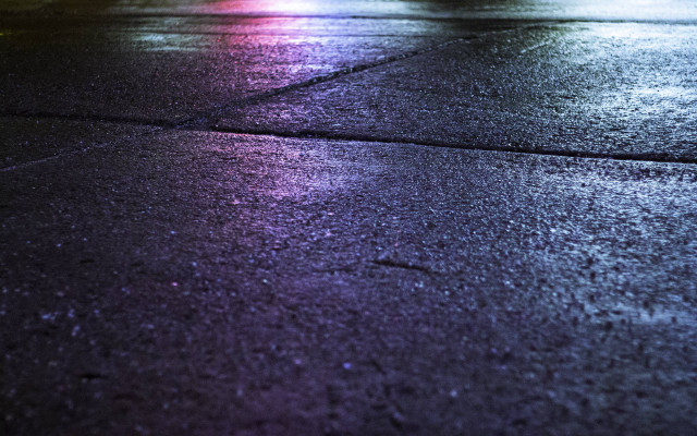 Street stop light wet sidewalk free wallpaper for desktop - medium preview image