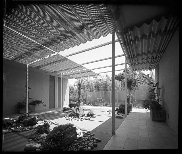 Black white patio pergola plants free wallpaper for desktop - medium preview image