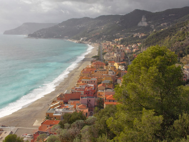 Beach houses mountain water scenery free wallpaper for desktop - medium preview image