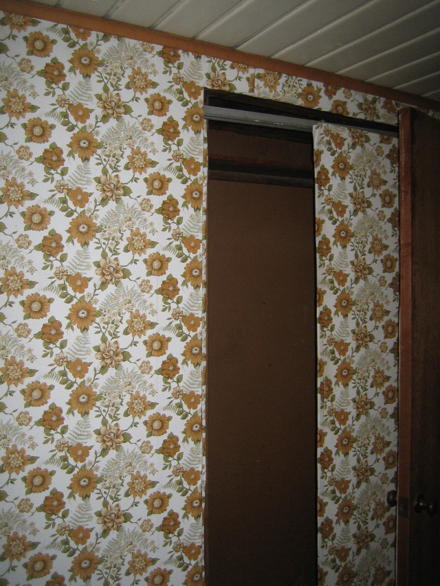 Open door floral wallpaper brown free wallpaper for mobile - medium preview image