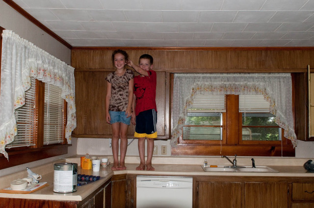 Young boys kitchen sink dishwasher free wallpaper for desktop - medium preview image