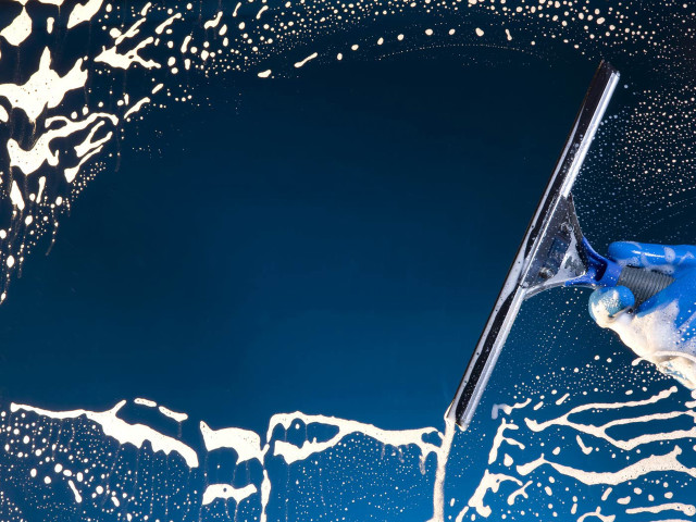 Skiing person snow water splash free wallpaper for desktop - medium preview image