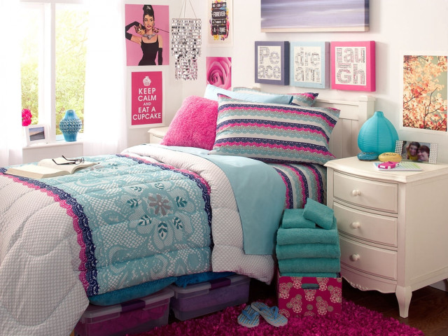Bedroom bed interior cozy decorated free wallpaper for desktop - medium preview image