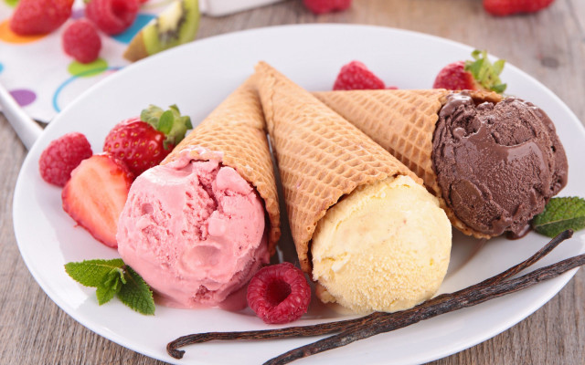 Ice cream cones strawberries chocolate free wallpaper for desktop - medium preview image