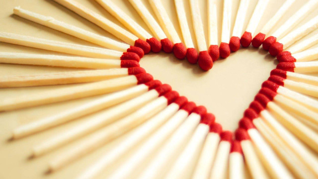 Heart matches stick table white free wallpaper for desktop - medium preview image