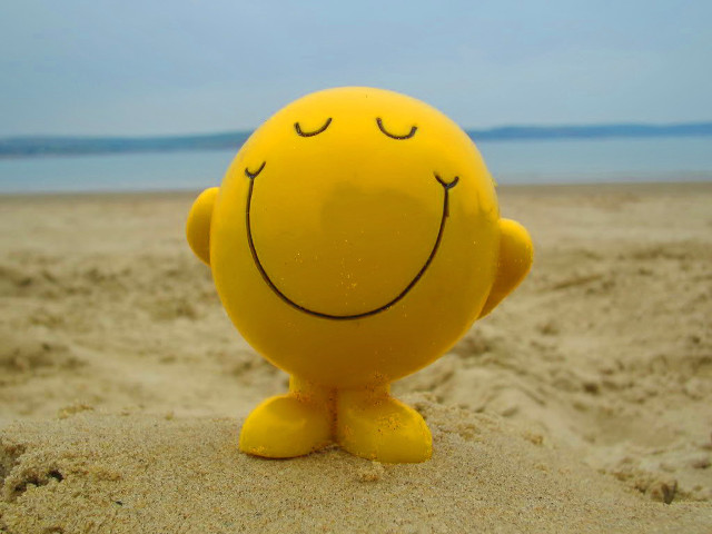 Yellow smiley face toy sand free wallpaper for desktop - medium preview image