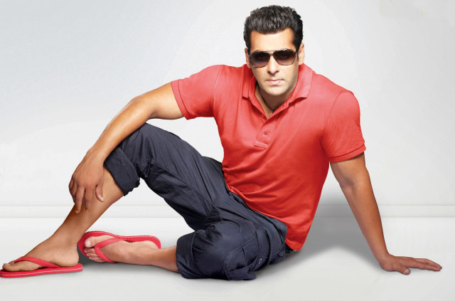 Man red shirt blue pants #3 free wallpaper for desktop - medium preview image