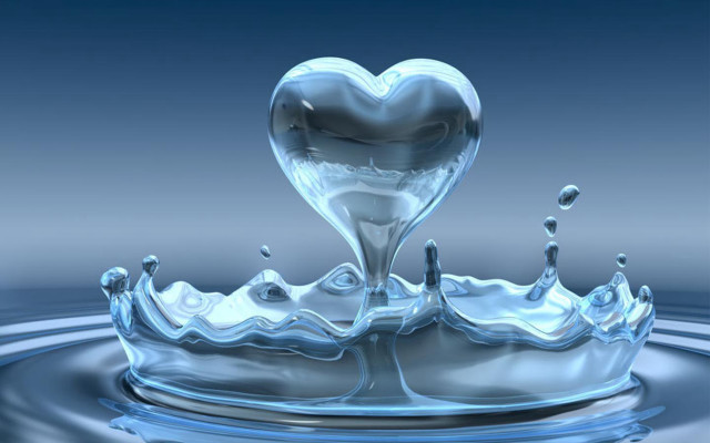 Heart shaped water drop crown free wallpaper for desktop - medium preview image