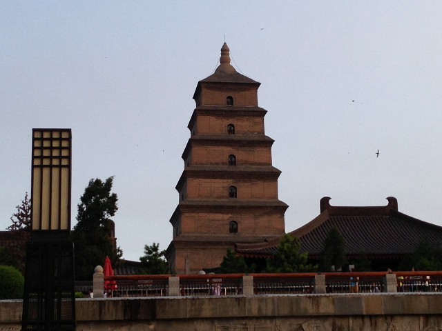 Tall tower clock bridge building free wallpaper for desktop - medium preview image