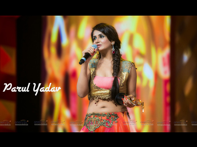 Woman colorful outfit singing microphone free wallpaper for desktop - medium preview image