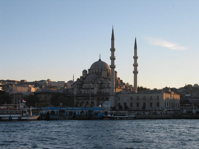 Large building spire water boats free wallpaper for desktop - medium preview image