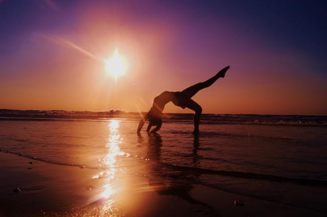 Handstand beach sunset sunshine silhouette free wallpaper for desktop - medium preview image