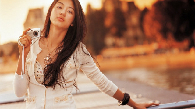 Woman holding camera posing water free wallpaper for desktop - medium preview image