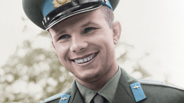 Man uniform smiling picture frame free wallpaper for desktop - medium preview image