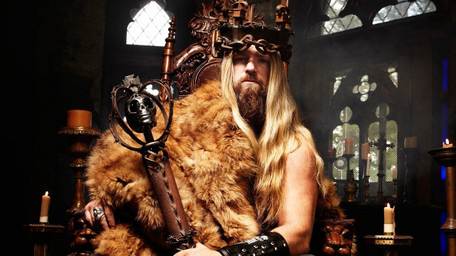 Man long hair beard crown free wallpaper for desktop - medium preview image