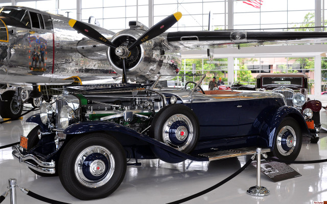 Car museum plane wall ground free wallpaper for desktop - medium preview image