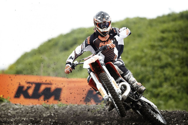 Man riding dirt bike mud free wallpaper for desktop - medium preview image