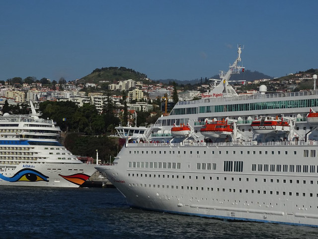 Cruise ships docked city hill free wallpaper for desktop - medium preview image
