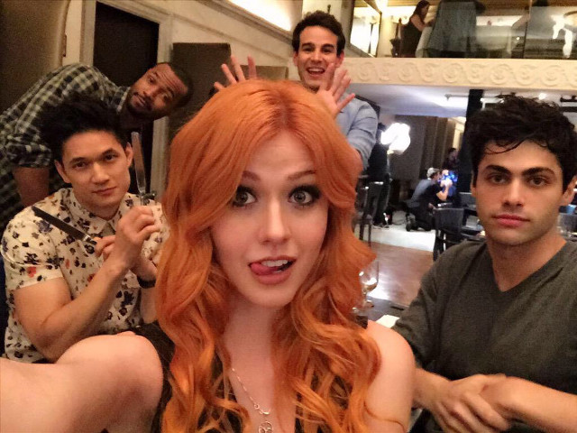 Woman red hair group men free wallpaper for desktop - medium preview image