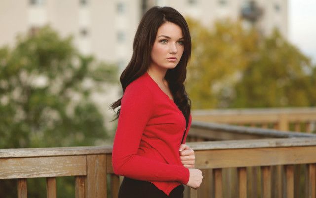 Woman red top deck brown free wallpaper for desktop - medium preview image