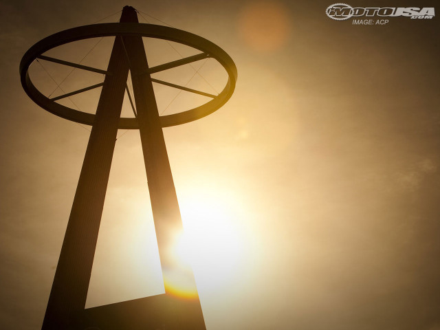 Tall tower clock sun sky free wallpaper for desktop - medium preview image