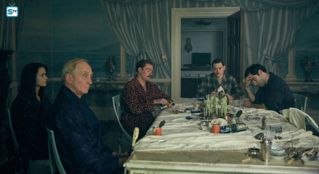 Group dining table food wine free wallpaper for desktop - medium preview image