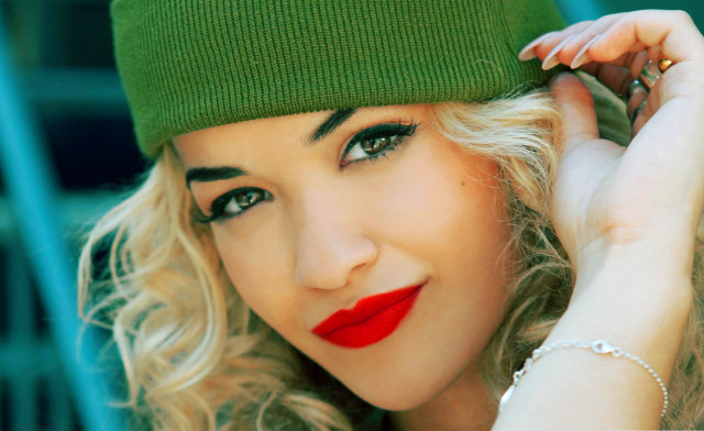 Woman green hat red lipstick free wallpaper for desktop - medium preview image
