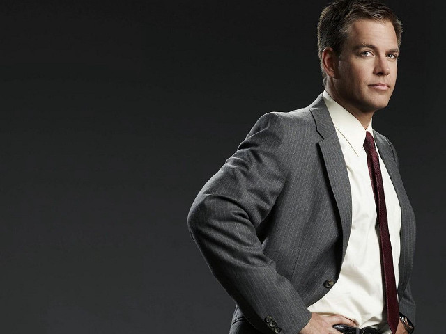 Man suit tie posing picture #28 free wallpaper for desktop - medium preview image