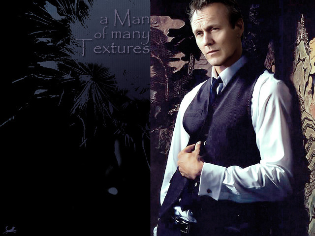 Man in suit tie palm free wallpaper for desktop - medium preview image