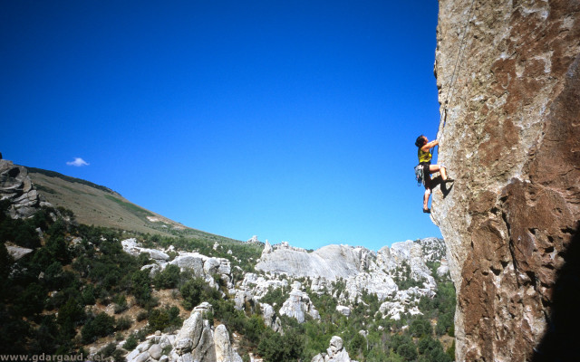 Man climbing mountain rock face free wallpaper for desktop - medium preview image