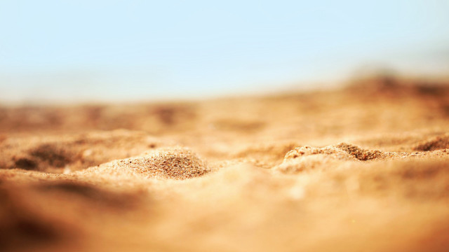Blurry desert sand blue sky free wallpaper for desktop - medium preview image