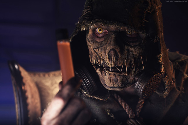 Creepy man cellphone hat knife free wallpaper for desktop - medium preview image