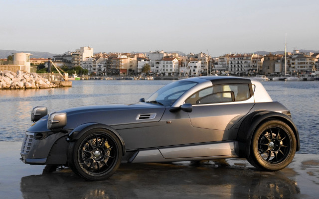 Silver sports car wet surface free wallpaper for desktop - medium preview image