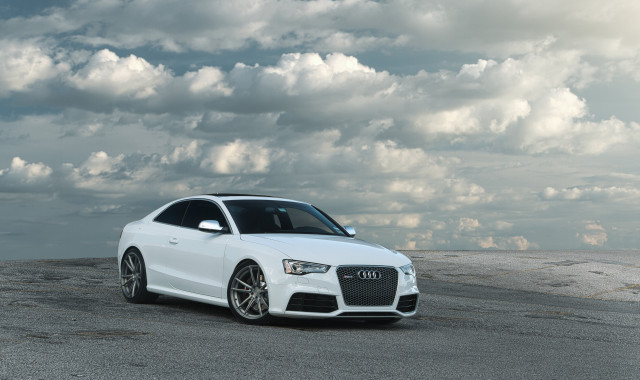 White car cloudy sky horizon free wallpaper for desktop - medium preview image