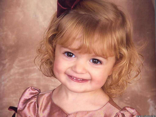 Little girl big bow pink free wallpaper for desktop - medium preview image