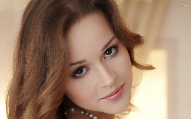 Woman long hair pearls necklace #3 free wallpaper for desktop - medium preview image