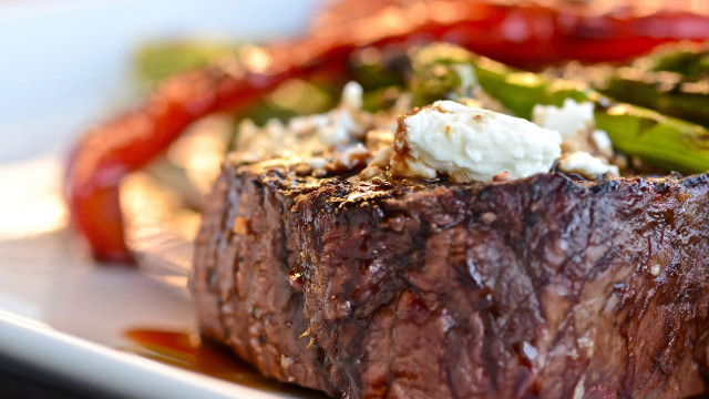 Steak asparagus tomatoes plate sauce free wallpaper for desktop - medium preview image