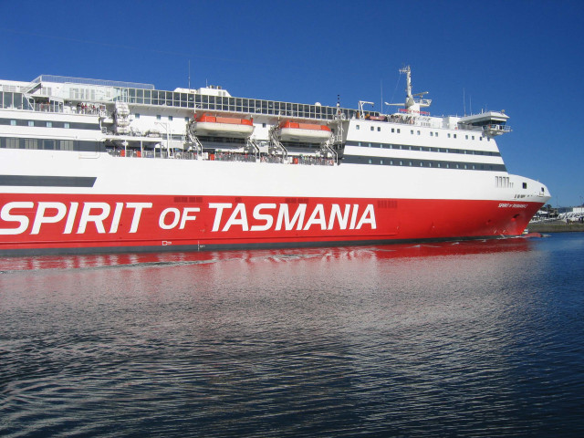 Spirit tasmania boat dock ocean free wallpaper for desktop - medium preview image