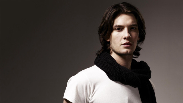 Man long hair scarf white free wallpaper for desktop - medium preview image