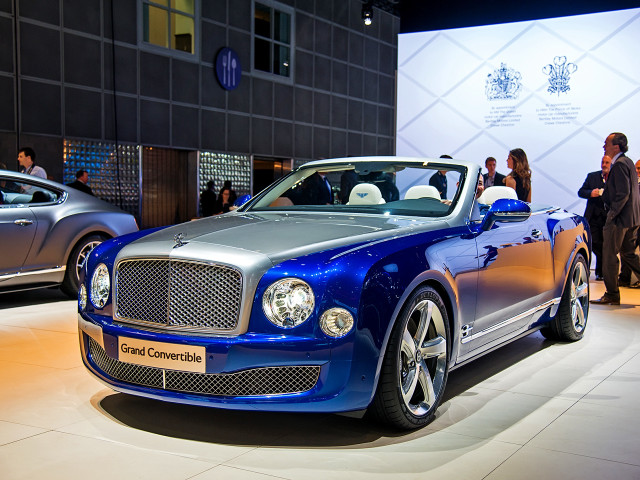 Blue car showroom people woman #2 free wallpaper for desktop - medium preview image